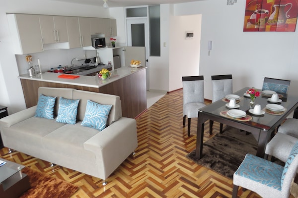 Apartment, 2 Bedrooms, 2 Bathrooms (QW2) | Living area | Flat-screen TV