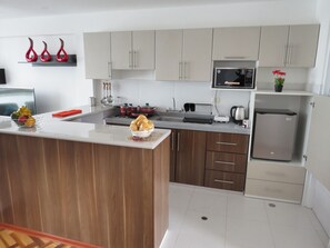 Apartment, 2 Bedrooms, 2 Bathrooms (QW2) | Private kitchen