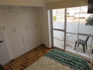 Huoneisto, 2 makuuhuonetta, 2 kylpyhuonetta (Terrace QW4) | Silitysrauta/-lauta, ilmainen Wi-Fi