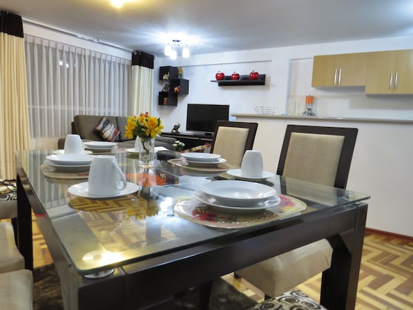 Apartamento, 2 quartos, 2 banheiros (Terrace QW4) | Área de estar | TV de tela plana