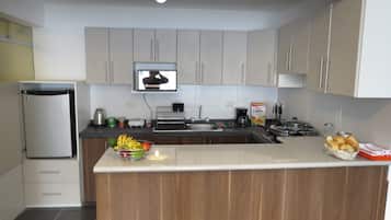 Departamento, 3 habitaciones, 2 baños (QW1) | Cocina privada | Refrigerador, microondas, parrilla de estufa y lavavajillas