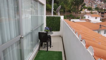 Apartment, 2 Bedrooms, 2 Bathrooms (Terrace QW4) | Teres/patio