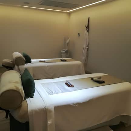 Couples treatment rooms, body treatments, aromatherapy