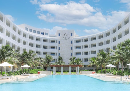 Front of property. Izla Hotel by Fiesta Americana, Isla Mujeres