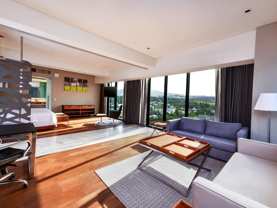 Down duvets, in-room safe, individually furnished, desk