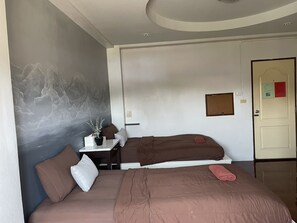 Twin Room | Living area | TV - Nuttasit Apartment (Ban Lat)