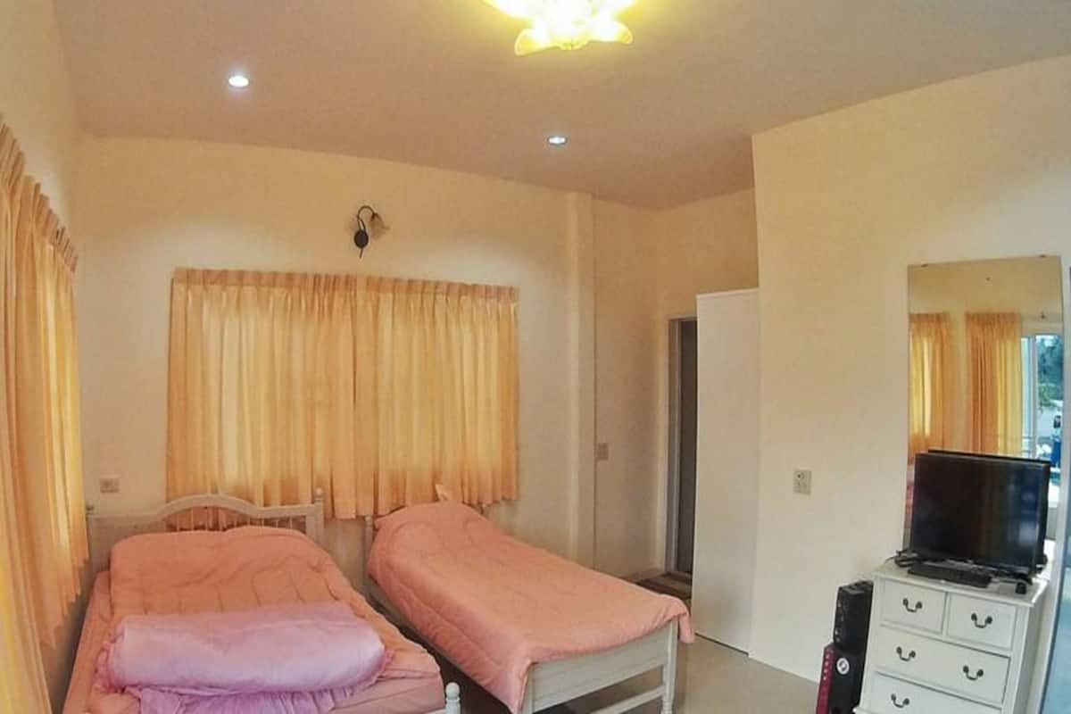 Double Room with Pool View | 可動式ベッド、WiFi (無料)