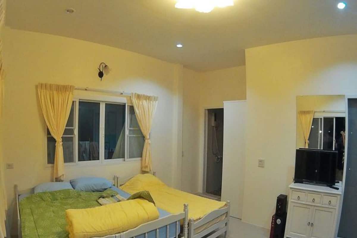 Double Room with Bathtub, Garden View | 可動式ベッド、WiFi (無料)