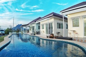 Outdoor pool - Sky & Water (Cha-am)