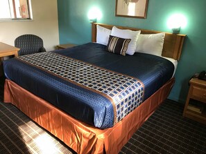 Standard Room, 1 King Bed, Non Smoking | Free WiFi, bed sheets - Best Motel (Toledo)