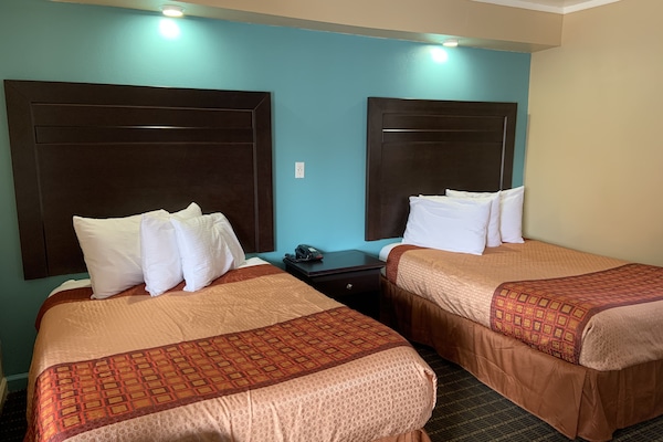 Chambre Standard, 2 lits doubles, non-fumeurs | Wi-Fi gratuit, draps fournis