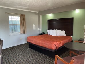 Standard Room, 1 King Bed, Smoking