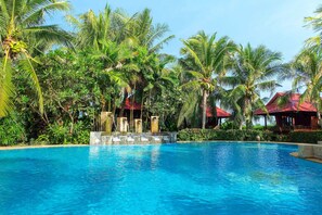 Outdoor pool - Naya Resort (Tha Yang)