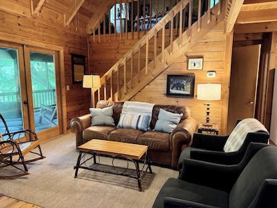 Shady River Retreat -- Your Riverside Paradise!