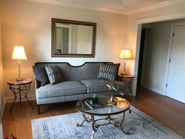 Televisión y chimenea 