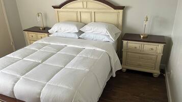 1 slaapkamer, een strijkplank/strijkijzer, gratis wifi, beddengoed