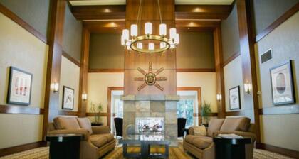 Modern Ski-In/Ski-Out Condo Sleeps 4â6 right at base of Blackcomb Mountain