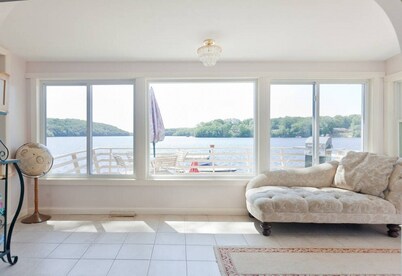 Social Distancing Haven on Oxoboxo Lake.  Direct Lakefront