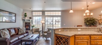 River's Echo Downtown Leavenworth Condo Vacation Rental, Mountain View for 6