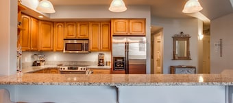 River's Echo Downtown Leavenworth Condo Vacation Rental, Mountain View for 6