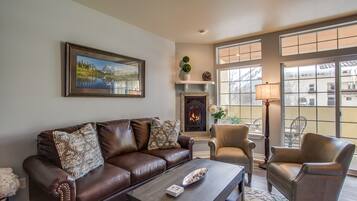 Smart TV, fireplace, DVD player, stereo