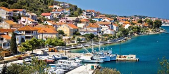 Amazing 2 Bedroom Apartment 5 minutes walk to beach!