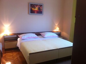 2 bedrooms, WiFi, bed sheets - Amazing 2 Bedroom Apartment  5 minutes walk to beach! (Kali)