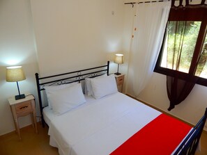1 chambre, fer et planche à repasser, Wi-Fi gratuit, draps fournis