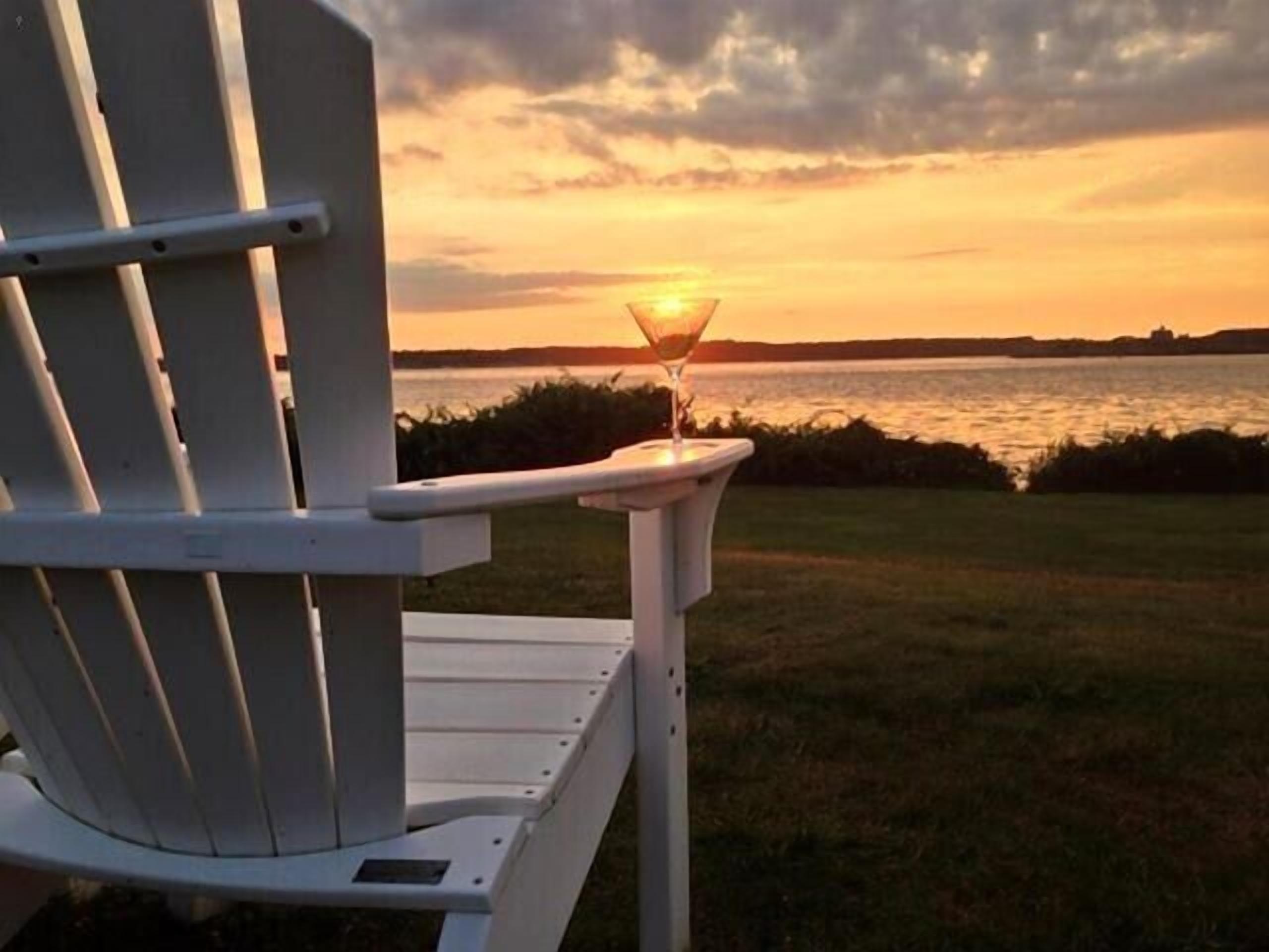 Jamestown Conanicut Island Retreat - The Island Life!