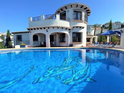 Luxury 4 Bedroom Villa - 10 berth - Private Heated Infinity Pool - with Sea View
