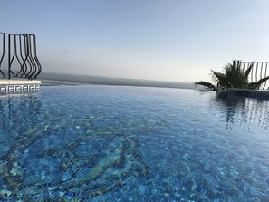 Piscine extérieure, piscine chauffée