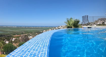 Luxury 4 Bedroom Villa - 10 berth - Private Heated Infinity Pool - with Sea View