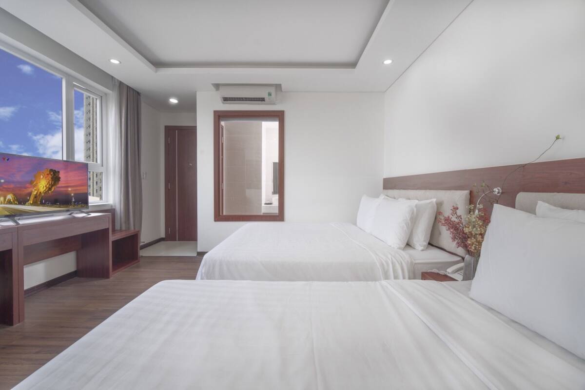 Minibar, desk, soundproofing, free WiFi