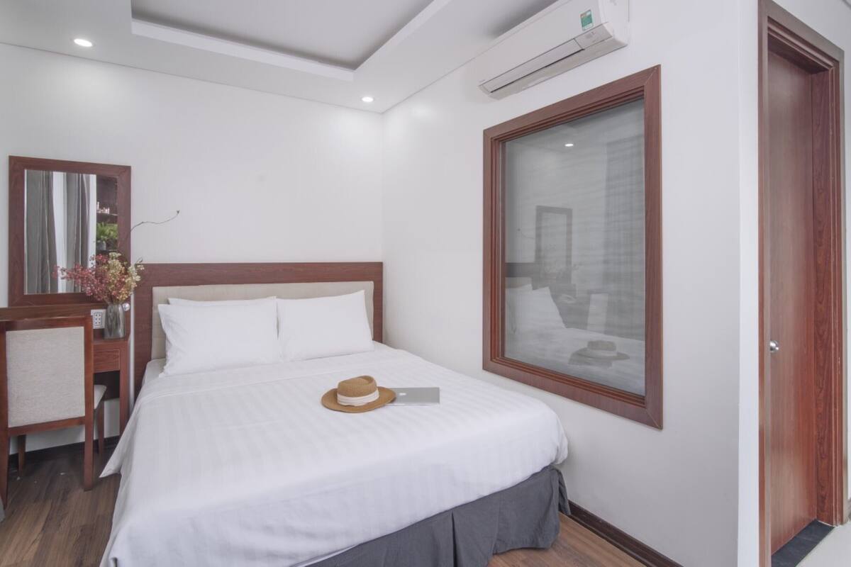 Minibar, desk, soundproofing, free WiFi