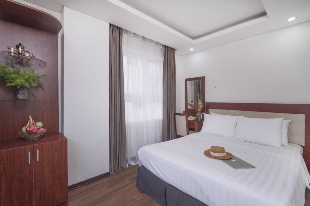 Minibar, desk, soundproofing, free WiFi
