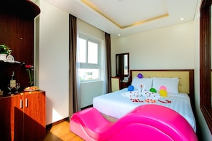 Minibar, desk, soundproofing, free WiFi