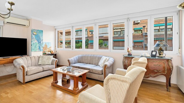 A living room with a sofa, armchairs, a coffee table, and a TV. - AIR CONDITIONING, PORTER, CORNER, CENTRAL, WIFI, WIDE EQUIPPED ALL (Granada)