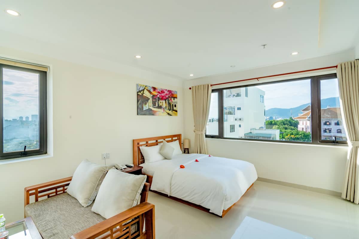1 bedroom, premium bedding, minibar, in-room safe