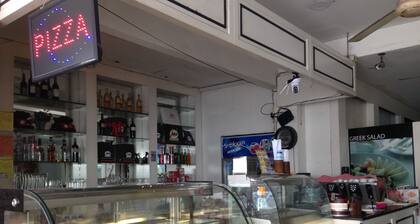 PIZZA 24 Guesthouse