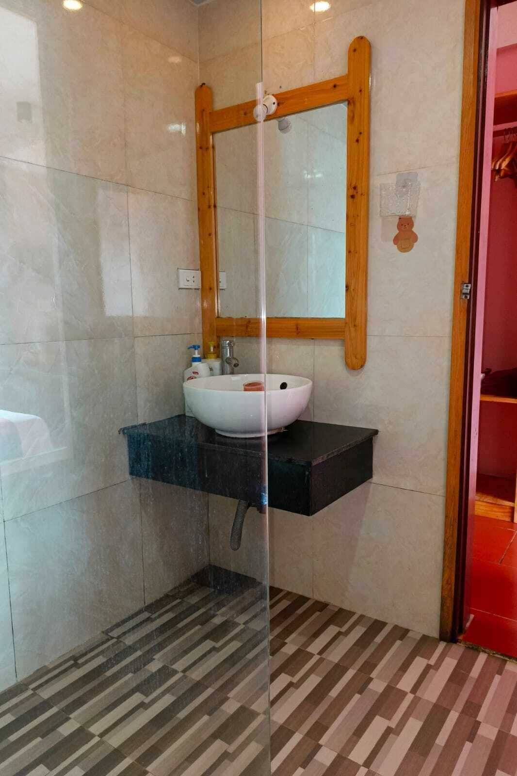 ห้องสแตนดาร์ดทวิน, เตียงใหญ่ 2 เตียง | ห้องน้ำ | ฝักบัว, เรนชาวเวอร์, ของใช้ในห้องน้ำฟรี, ไดร์เป่าผม