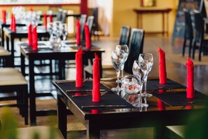 Breakfast, lunch and dinner served  - Pandora Suite D'Angkor (Siem Reap)