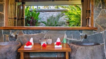 奢華套房 (Paradise Suite, Adults Only) | 浴室 | 免費梳洗用品、提供毛巾、番梘、洗頭水