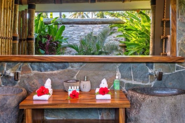 Luxury Süit (Paradise Suite, Adults Only) | Banyo | Ücretsiz banyo/kozmetik ürünleri, havlu, sabun, şampuan