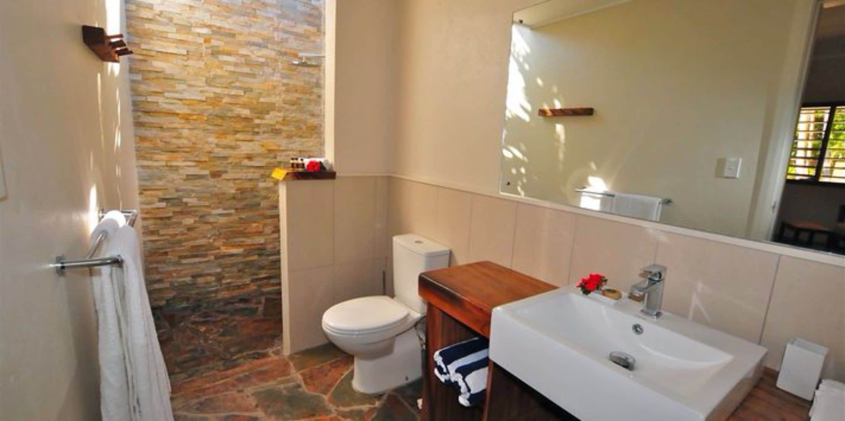 garden bungalow | bathroom | free toiletries, towels, soap, shampoo