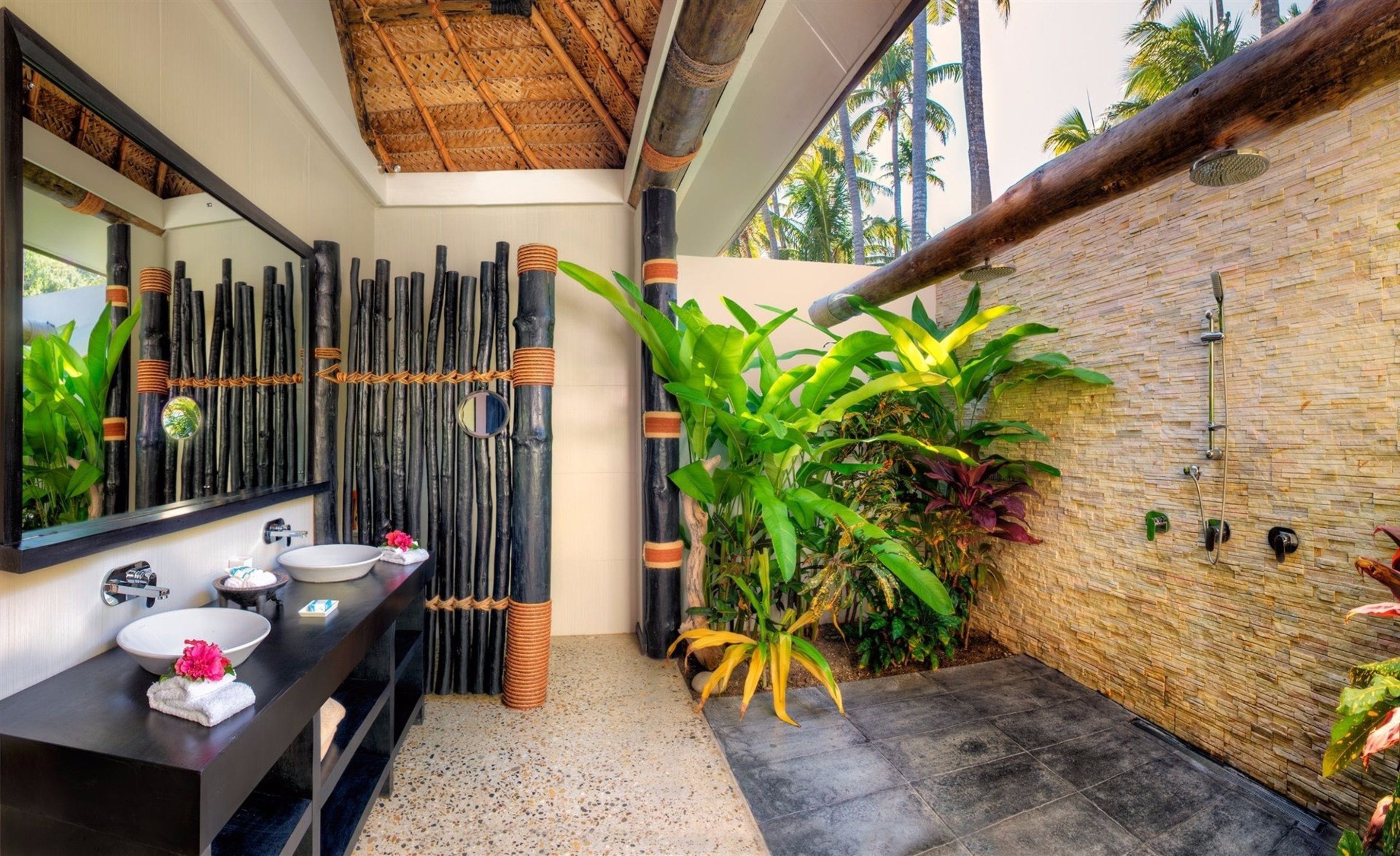 beach house | bathroom | free toiletries, towels, soap, shampoo