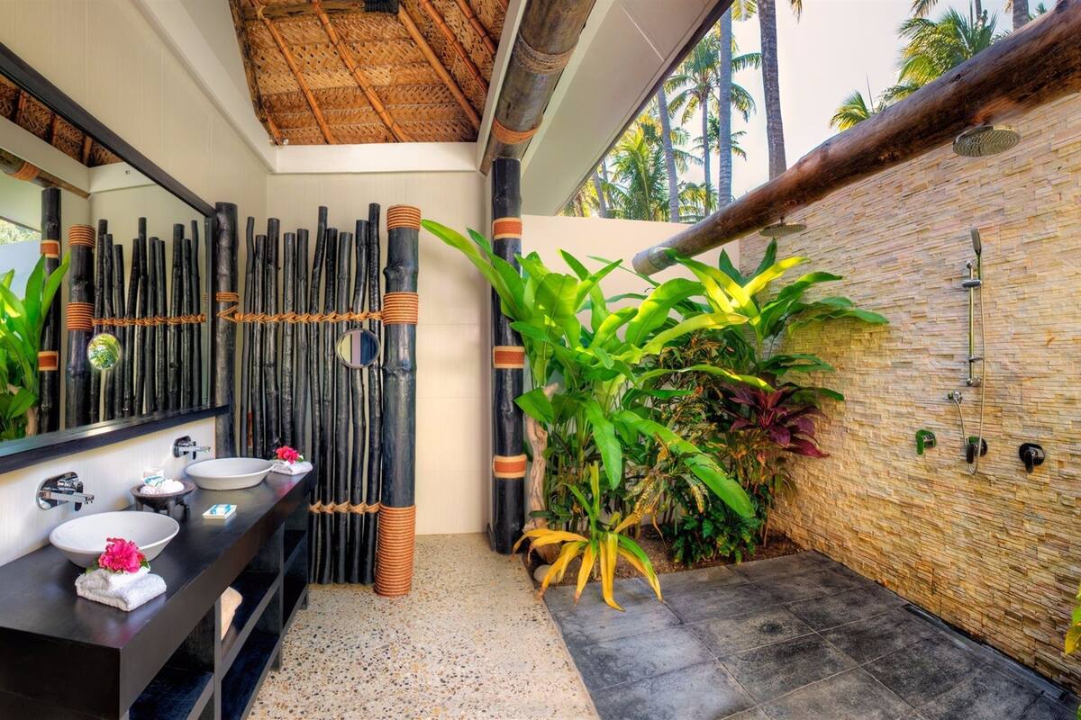 beach house | bathroom | free toiletries, towels, soap, shampoo