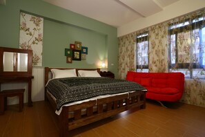Deluxe Double Room | Bathroom | Separate tub and shower, deep soaking tub, free toiletries, hair dryer