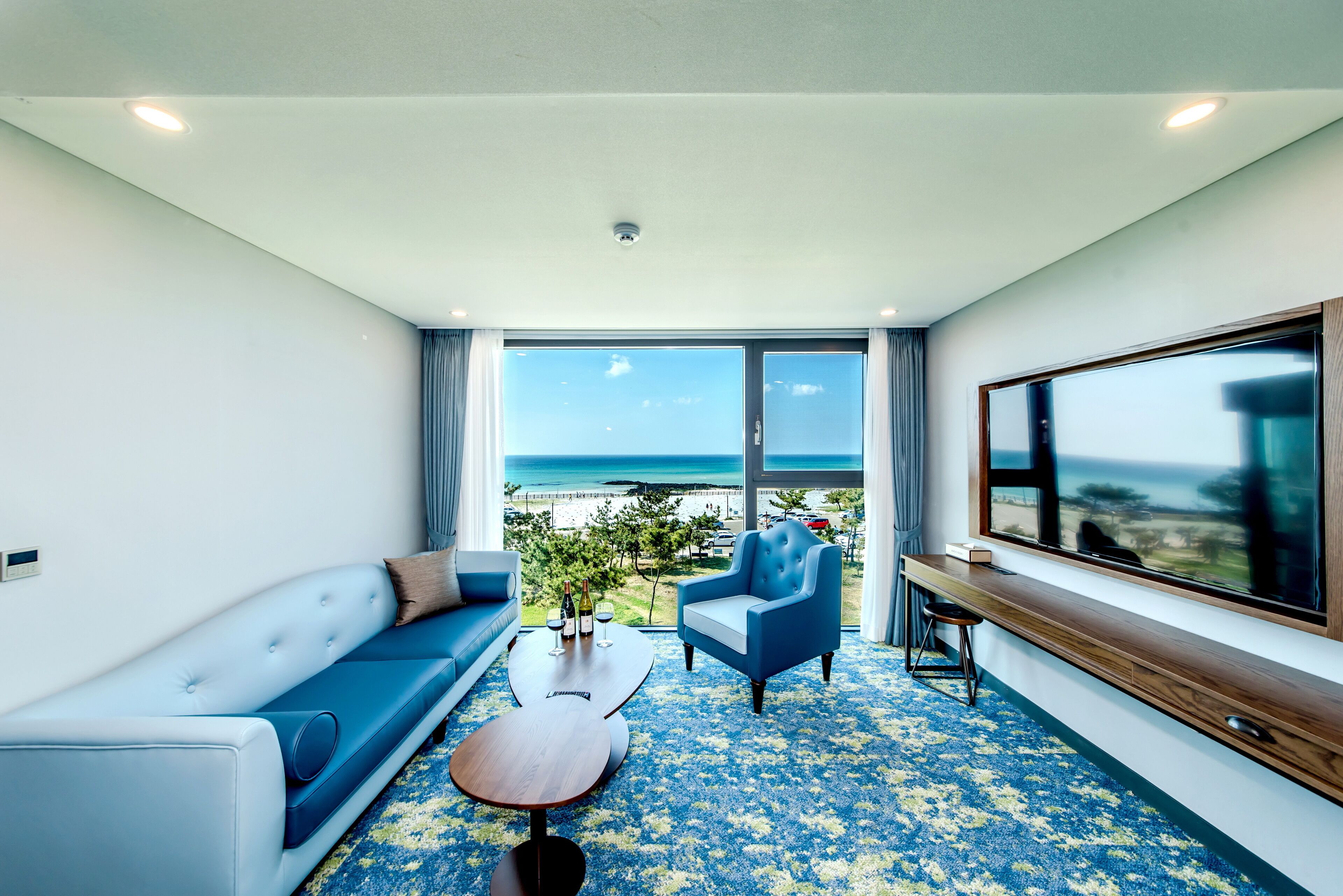 wonderful suite | living area | 50-inch flat-screen tv with cable channels, tv