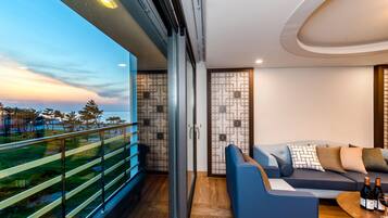 Family Suite Twin, Side Ocean View | Teres/patio