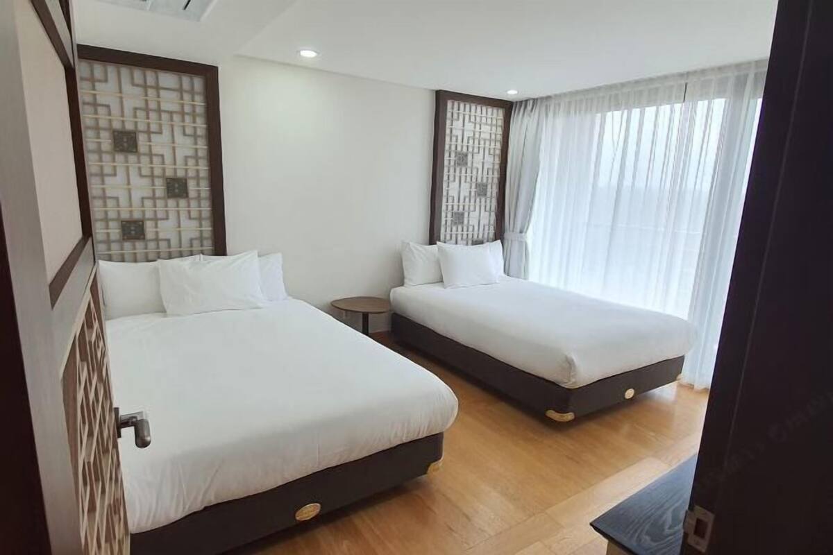 Premium bedding, desk, blackout curtains, soundproofing